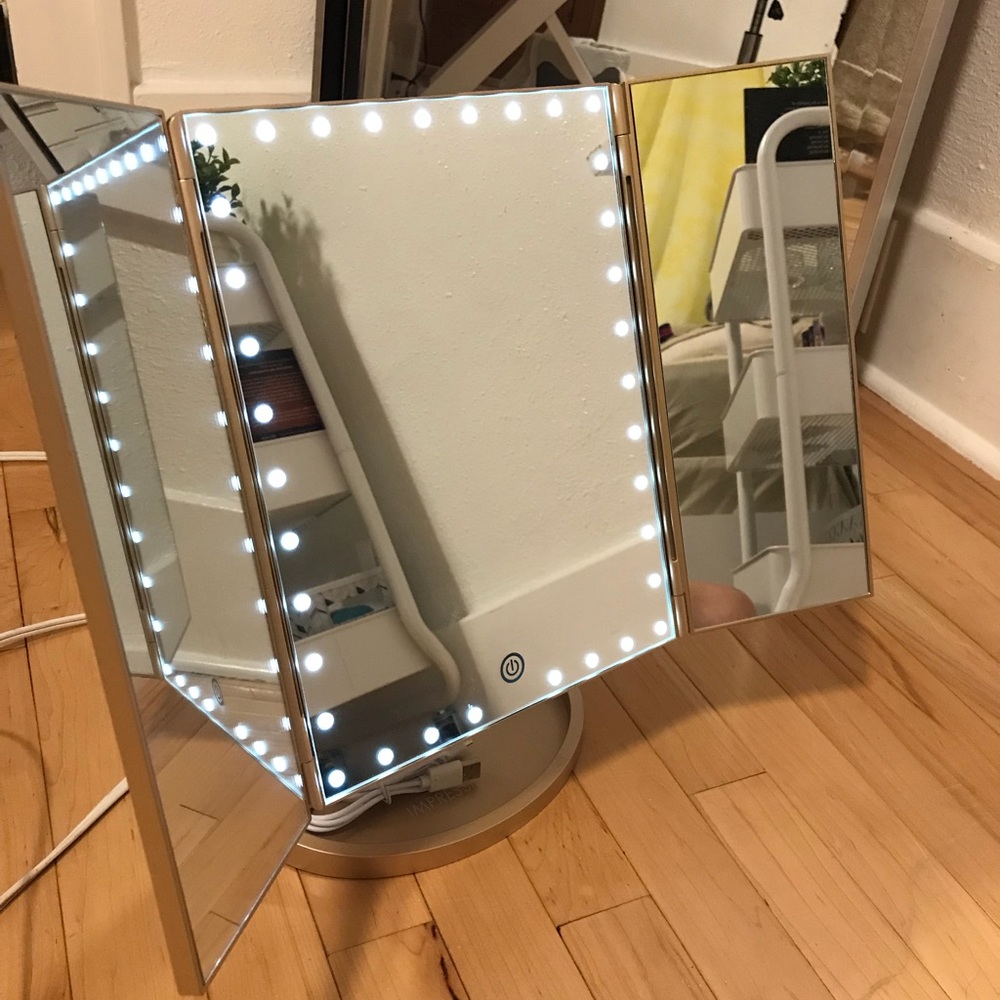 Impressions Vanity Touch Pro Trifold XL mirror